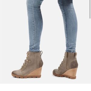 New SOREL Women's Joan Uptown Lace Bootie — Waterproof Leather Wedge Boots Khaki